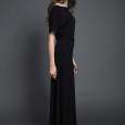  Czarna długa suknia z rozporkiem
