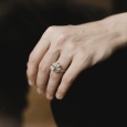 Srebrny pierścionek Adriana z białym topazem