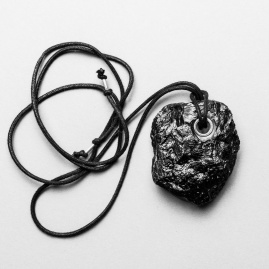 Wisior z pętelką biżuteria z węgla